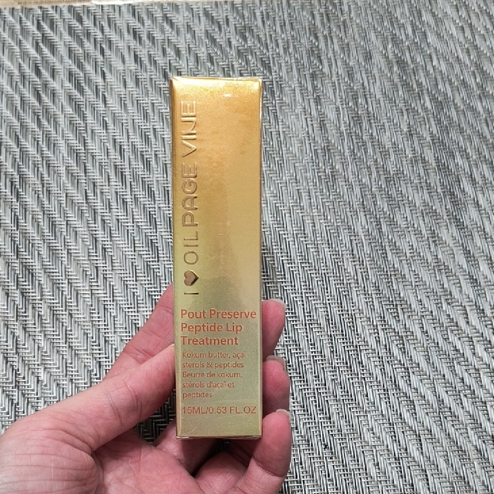 Gold Lip Treatment